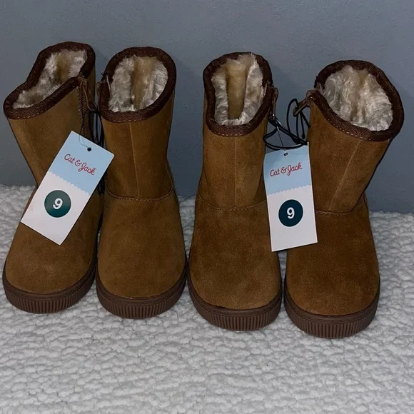 CAT & JACK BOOTS SIZE 9, 2 PAIRS